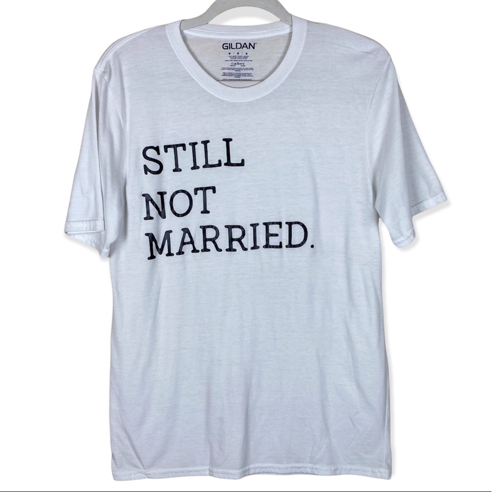 Gildan DIY Size Medium Still Not Married Graphic Short Sleeve Scoop Neck T-Shirt